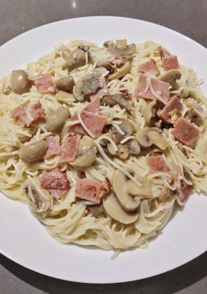 A picture of Spaghetti in Mushroom Sauce.