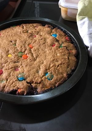 Una foto de Torta de galleta rellena de chocolate