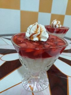صورة لوصفة تحلية بالفراولة ولا اسهل 🍓🍓😋😋
