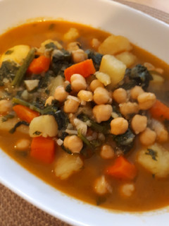 Una foto de 🇹🇷Estofado turco de garbanzos con espinacas🥕