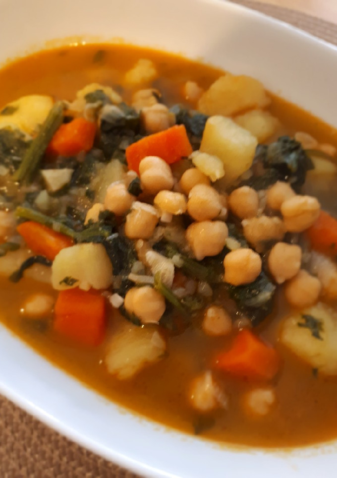 Una foto de 🇹🇷Estofado turco de garbanzos con espinacas🥕