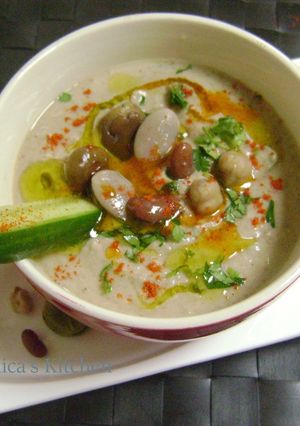 A picture of Mixed Beans Hummus.