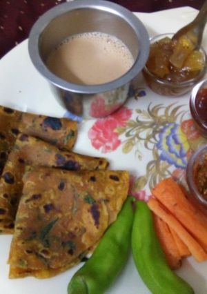 मेथी थेपला (thepla recipe in hindi) रेसिपी मुख्य फोटो