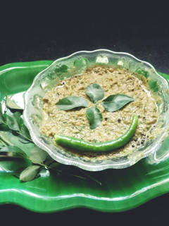 சுவைமிக்க கருவேப்பிலை வெங்காயத்தாள் சட்னி.(Karuveppilai venkayathaal chutney recipe in tamil) செய்முறை முக்கிய புகைப்படம்