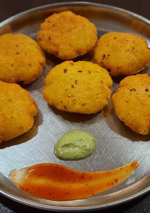पोहा कटलेट (poha cutlets recipe in marathi) रेसिपी चे मुख्य फोटो 