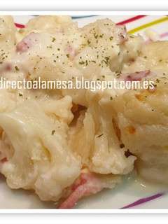 Una foto de Coliflor gratinada con queso azul y bacon