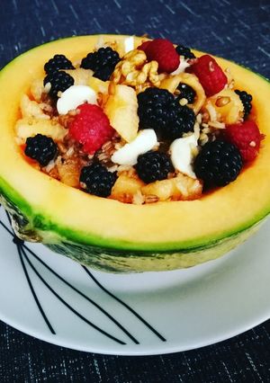 Foto principal de Postre de frutas del bosque con quinoa integral- fácil