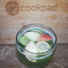 A picture of Detoxing Water.