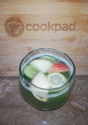 A picture of Detoxing Water.
