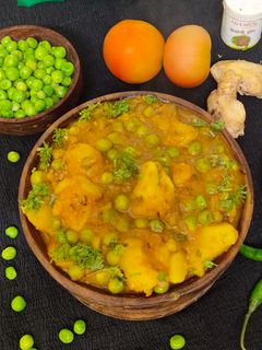 आलू मटर की सब्जी (aloo matar ki sabzi recipe in Hindi) रेसिपी मुख्य फोटो