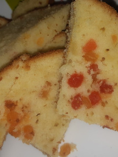टूटी फ्रुटी केक (Tutti fruity cake recipe in Hindi) रेसिपी मुख्य फोटो