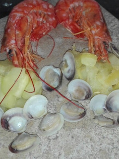 Una foto de Calabacín con gambas y almejas