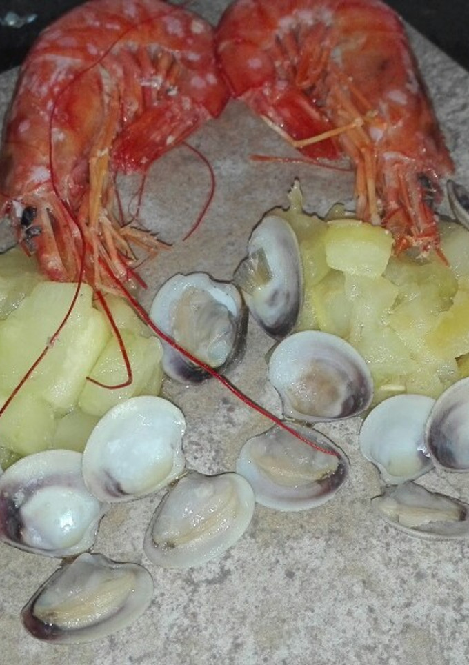 Una foto de Calabacín con gambas y almejas