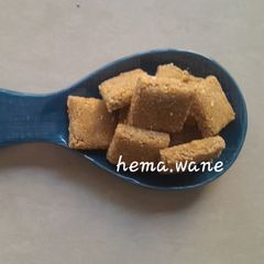 A picture of Til vadi or Seasame chikki.
