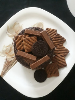 ओरियो बिस्कुट केक (oreo biscuit cake recipe in Hindi) रेसिपी मुख्य फोटो