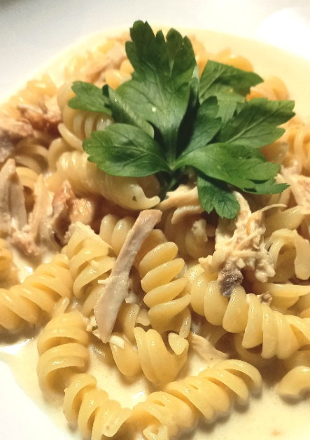 Una foto de Fideos con Pollo y Crema
