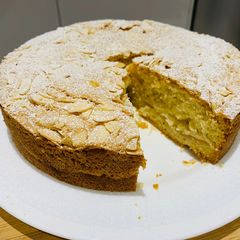 A picture of Apple and Almond Cake.