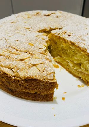 A picture of Apple and Almond Cake.