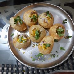 A picture of Sev puri.