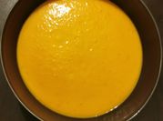Une photo de soupe courge