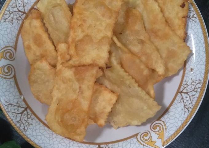 Kue bawang/kripik bawang