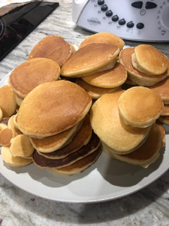 Una foto de Tortitas americanas ☺️☺️las más fáciles del mundo 😋😋Thermomix