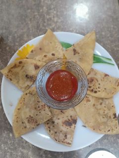 ચીઝ પરાઠા (Cheese Paratha recipe in Gujarati) રેસીપી મુખ્ય ફોટો