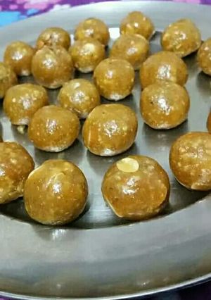 A picture of Dry Fruit Jaggery balls.