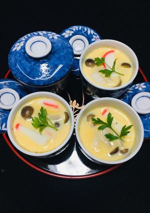Una foto de Japanese Crema de Huevos (*Chawanmushi*) Cocido al Vapor en Tazas !
