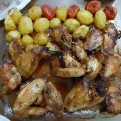 A picture of Chicken & baby potatoes baked.
