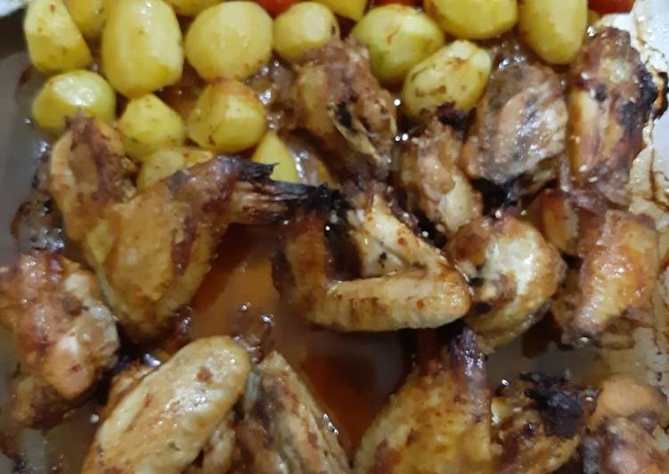 Recipe of Quick Chicken &amp; baby potatoes baked