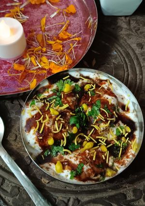 सॉफ्ट स्पंजी दही भल्ला (Soft Spongy dahi bhalla recipe in hindi) रेसिपी मुख्य फोटो