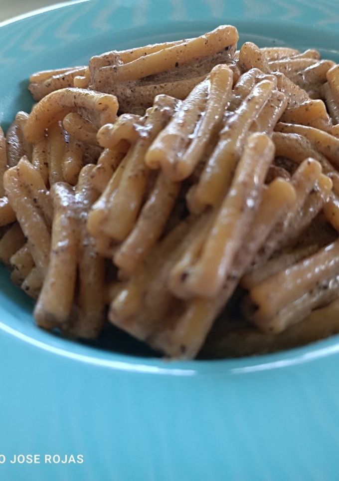 Una foto de Casarecce con salsa de trufa