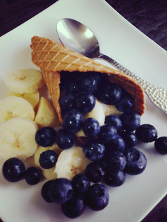 Elegant Wafer blueberries cones-夏季藍莓水果冰淇淋薄餅捲♥!!! 的食譜成品照片