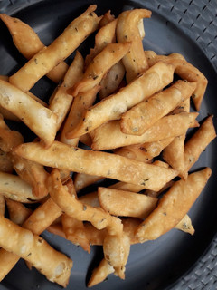 ख़स्ता नमकपारे (Khasta namakpare recipe in Hindi) रेसिपी मुख्य फोटो