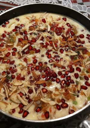 A picture of Fruit Custard.