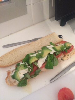 Una foto de Bocadillo mediterráneo
