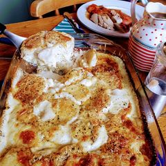 A picture of Garlicky creamy Potato dauphinoise 🐬🥛🥔.