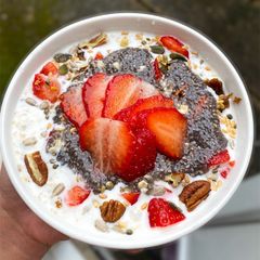 A picture of Oats chia seeds strawberry pudding.