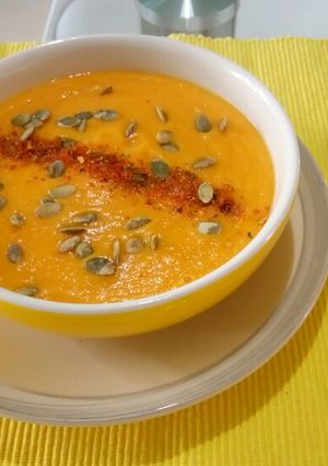 Una foto de Sopa crema de 🎃 calabaza vegana