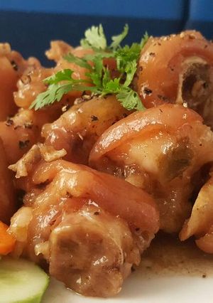 Hình của món Móng giò om tiêu sấu.