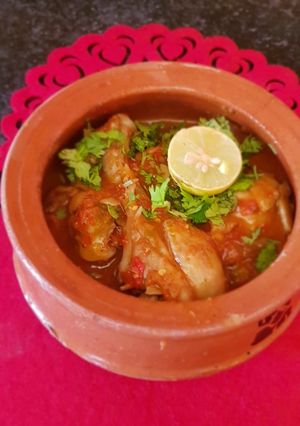 A picture of Chilli Chicken with tomato 😋.