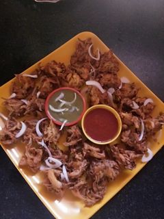 कुरकुरे कांदा भजिया (Kurkure kanda bhajiya recipe in Hindi) रेसिपी मुख्य फोटो