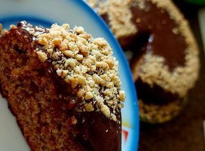 Foto de Bolo de Amendoim com cobertura de brigadeiro - Receita maravilhosa