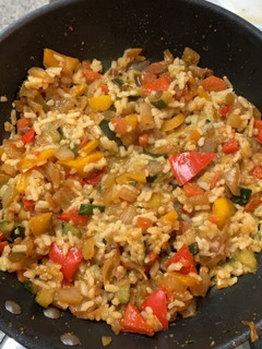 Una foto de Arroz especiado con verduras