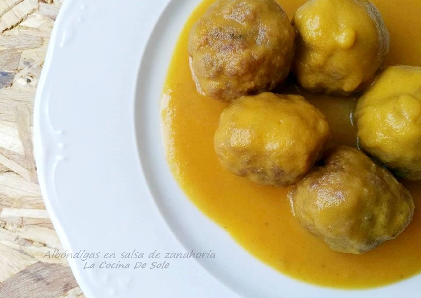Albóndigas en salsa de zanahoria