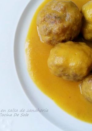 Una foto de Albóndigas en salsa de zanahoria