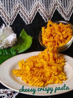 ચીઝી ક્રિસ્પી પાસ્તા (Cheesy Crispy Pasta Recipe In Gujarati) રેસીપી મુખ્ય ફોટો