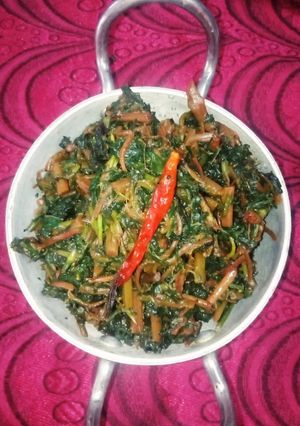 নটে শাক ভাজা(note shak bhaja recipe in Bengali) রেসিপির প্রধান ছবি