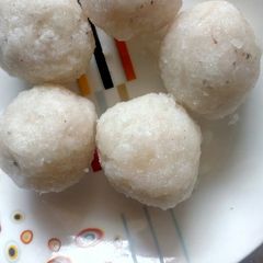 A picture of Nariyal ke laddu.